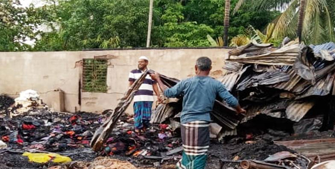 মনপুরায় আগুনে ৯ দোকান পুড়ে ছাই