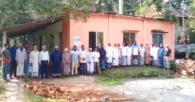 কাঁঠালিয়ায় মসজিদের বেদখল জমি উদ্বারে মানববন্ধন 