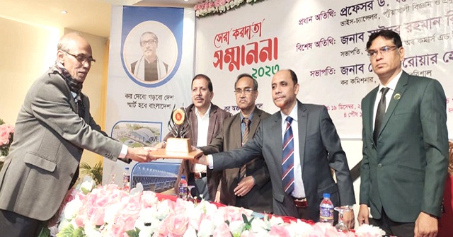  কলাপাড়ায় সেরা করদাতা ও সম্মাননা পেলেন সাবেক মেয়র হুমায়ুন শিকদার
