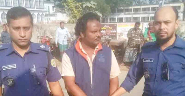 পুরোনো মাংসে রক্ত মিশিয়ে বিক্রি করতেন তিনি