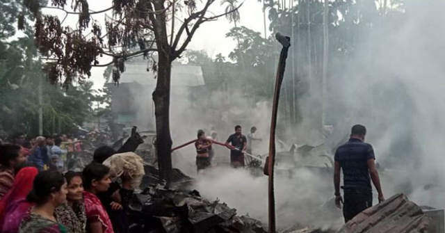 নেছারাবাদে আগুনে পুড়ল ২১ দোকান