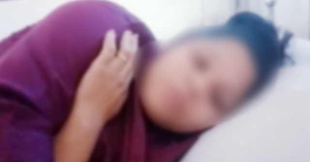 নির্ধারিত সময়ের আগেই খাতা কেরে নেয়ায় পরীক্ষার্থী অজ্ঞান