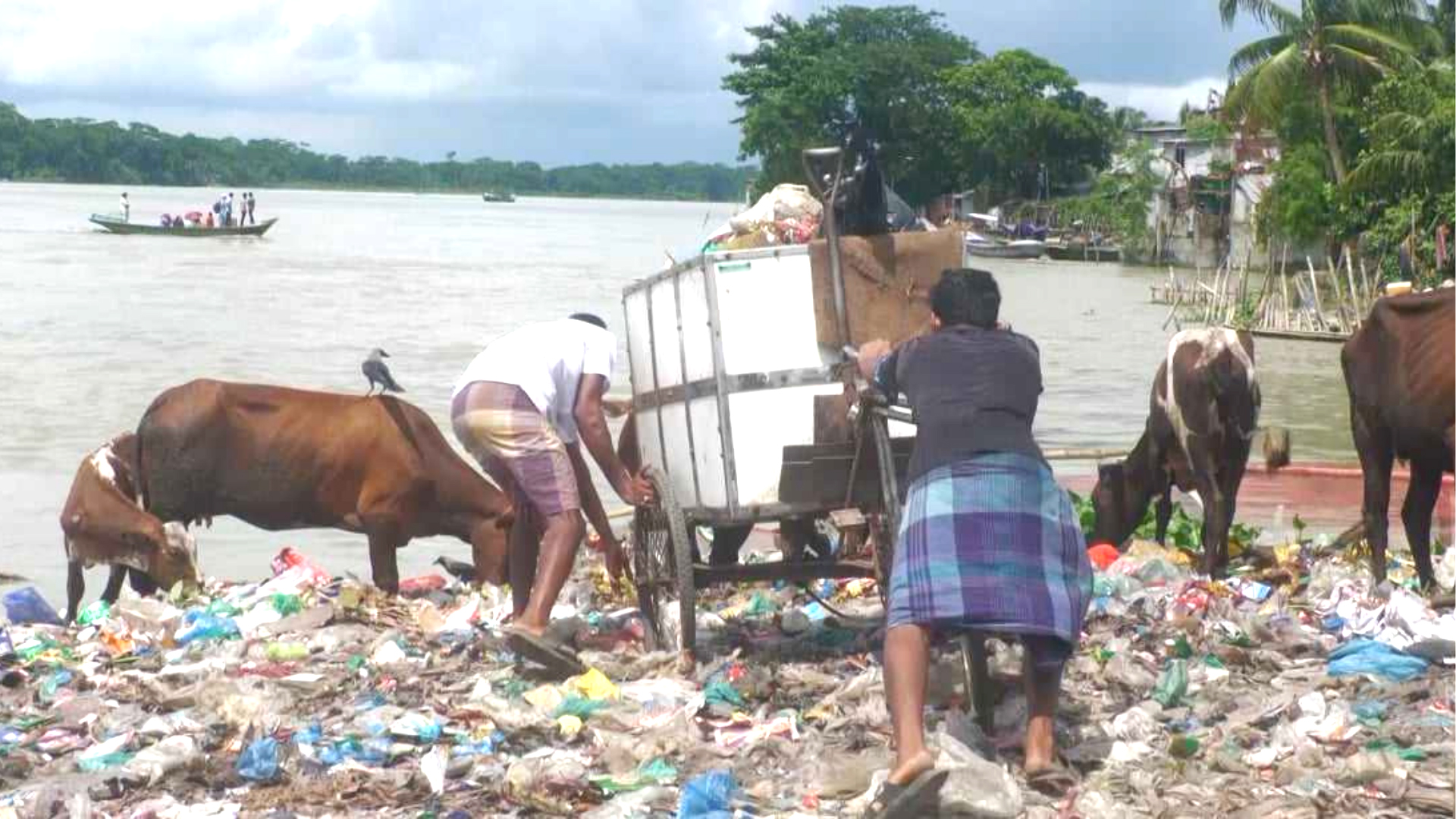 ভয়াবহ দূষণের কবলে ঝালকাঠির সুগন্ধা-বাসন্ডা নদী