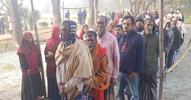 চরফ্যাশনে চলছে তিনটি ইউনিয়ন ইভিএমএ ভোট