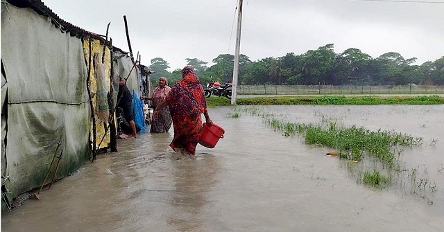 মনপুরায় পানিবন্দি ২০ হাজার মানুষ, অর্ধাহারে-অনাহারে কাটছে দিন