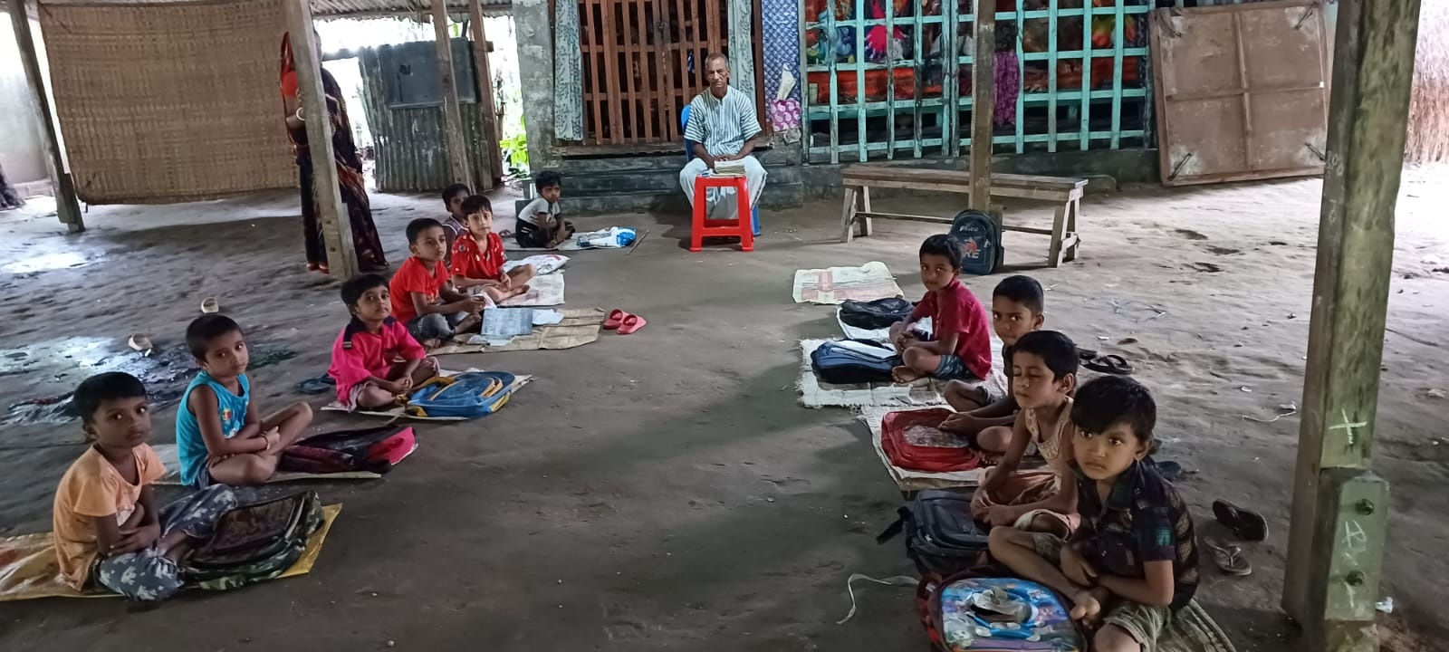 আমতলীতে সরকারি গাছ কেটে নিলেন বিএনপি নেতা!
