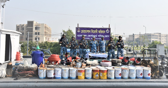 বিদেশী জাহাজের চোরাই মাল উদ্ধার 