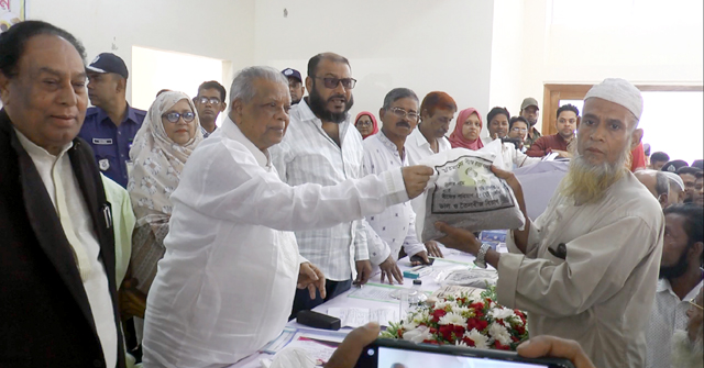'কৃষকদের কঠোর পরিশ্রমের কারনে দেশ আজ খাদ্যে স্বয়ংসম্পূর্ণ'