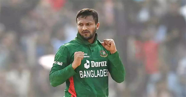 দল ভারতে রেখে হঠাৎ ঢাকায় সাকিব 