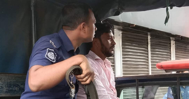 ঝালকাঠিতে পোস্ট অফিস থেকে ছিনতাইকারী আটক
