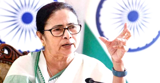 মমতা ব্যানার্জীকে ছুরিকাঘাতের চেষ্টা