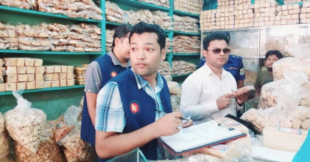 বাকেরগঞ্জে ৪ ব্যবসা প্রতিষ্ঠ‍ানকে লাখ টাকা জরিমানা  