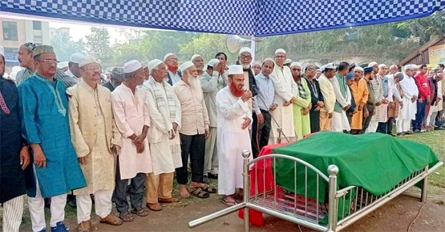 বাবা-মায়ের পাশে শায়িত সাবেক এমপি শাহজাহান