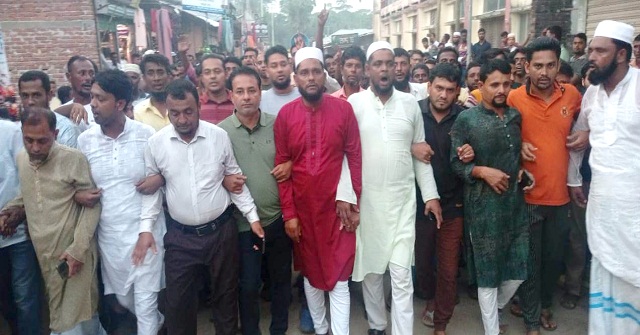 চরফ্যাশনে জেলেদেরকে চাল বিতরণের দাবিতে বিক্ষোভ 