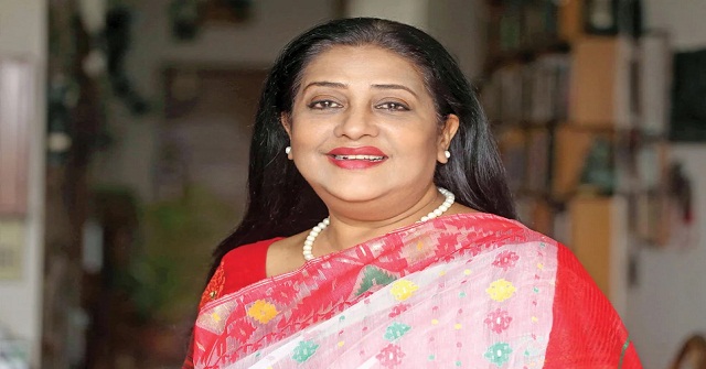 পা মচকেছে সুবর্ণা মুস্তাফার