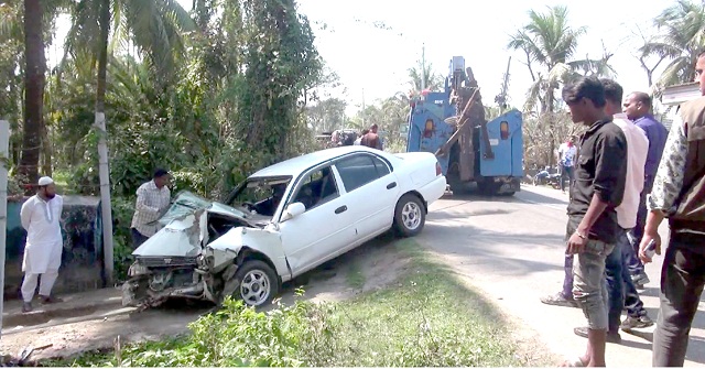 ঝালকাঠিতে লাশবাহী প্রাইভেটকারের সঙ্গে পুলিশসহ আহত ৭