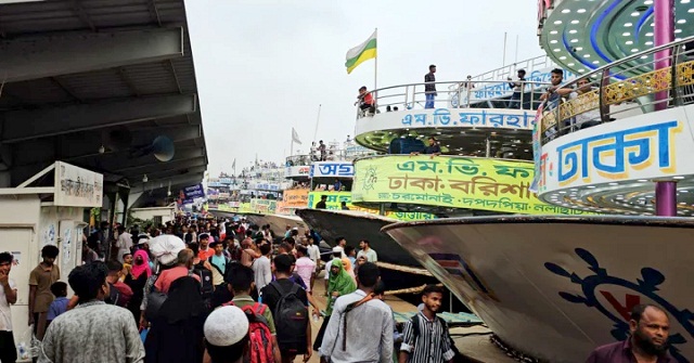 ঈদযাত্রায় লঞ্চের কদর বেড়েছে, সদরঘাটে উপচে পড়া ভিড়