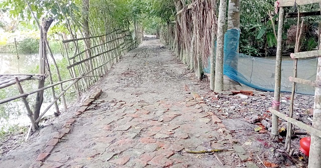  মঠবাড়িয়ায় কাজ না করে ইউপি সদস্য ও সচিবের বিরুদ্ধে টাকা আত্মসাতের অভিযোগ 