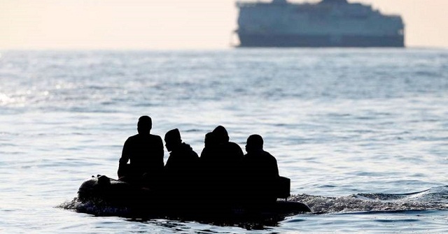 অবৈধ অভিবাসীদের ঠেকাতে কঠোর হচ্ছে যুক্তরাজ্য