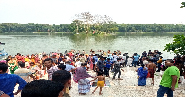 বরিশালে স্নান করতে গিয়ে দূর্গাসাগর দীঘিতে ডুবে যুবকের মৃত্যু 