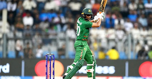 সেই মাহমুদউল্লাহই দলের লজ্জা কমাতে লড়ছেন
