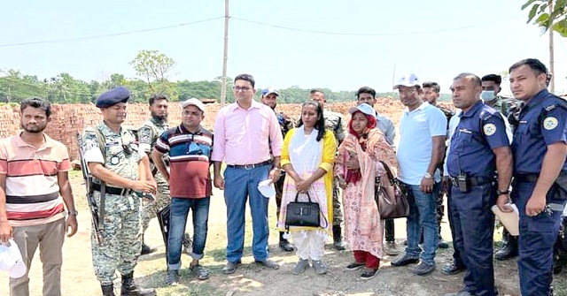 নলছিটিতে দুটি অবৈধ ইটভাটায় ৯ লাখ টাকা জরিমানা