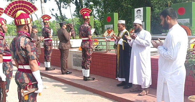 বীরশ্রেষ্ঠ নূর মোহাম্মদের কবরে গার্ড অফ অনার 