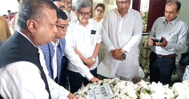 সমরেশ মজুমদারের শেষকৃত্য সম্পন্ন, মোদীর শোক