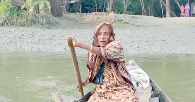 খেয়া পারে সংসার চলে ৬২ বছরের আকলিমার
