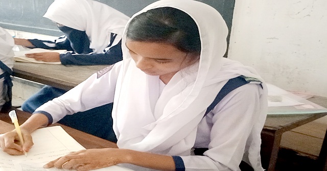 মর্গে বাবার লাশ, পরীক্ষা হলে সানজিদা