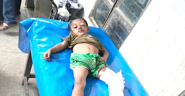 মা ছেড়ে গেছেন, দুর্ঘটনায় বাবা নিহত, হাসপাতালে কাতরাচ্ছে ছোট্ট নাঈম