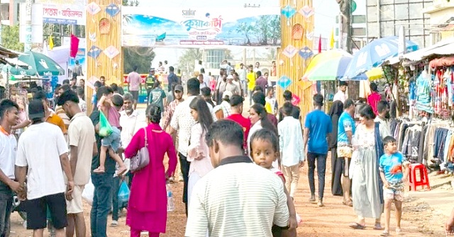 দ্বিতীয় দিনে গড়াল কুয়াকাটা পর্যটন কার্ণিভাল, লাখো পর্যটক-দর্শনার্থীর সমাগম