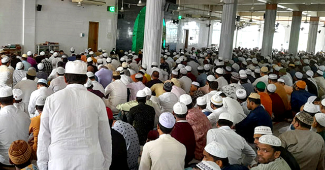 বরিশালে রমজানের প্রথম জুমায় মুসল্লিদের ঢল