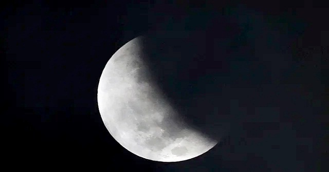 সংকুচিত হচ্ছে চাঁদ, বাড়ছে ভূকম্পন ও ভূমিধস