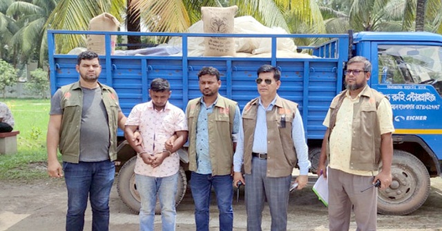 টিসিবির ৯০ বস্তা চালসহ ট্রাক জব্দ, ডিলার আটক