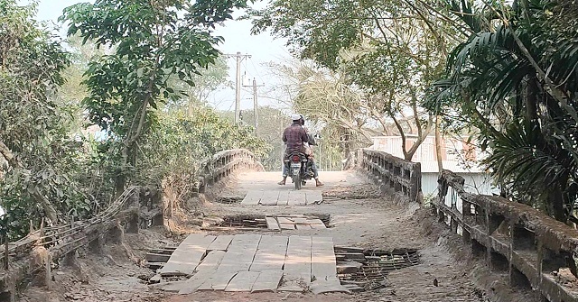আমতলীতে ১৮টি ব্রিজ ঝুঁকিপূর্ণ, লক্ষাধিক মানুষের দুর্ভোগ