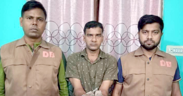 মঠবাড়িয়ায় ইয়াবাসহ মামুন মোল্লা আটক 