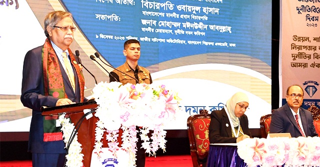  নিরপরাধ মানুষ যেন হয়রানির শিকার না হয়: দুদক কর্মীদের রাষ্ট্রপতি