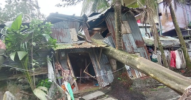 কলাপাড়ায় ঘূর্ণিঝড় মিধিলির তান্ডবে বিধ্বস্ত হয়েছে ঘর বাড়ি