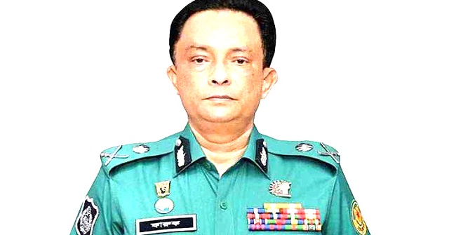 সাবেক ডিএমপি কমিশনারকে বিমানবন্দরে আটকে দিল ইমিগ্রেশন