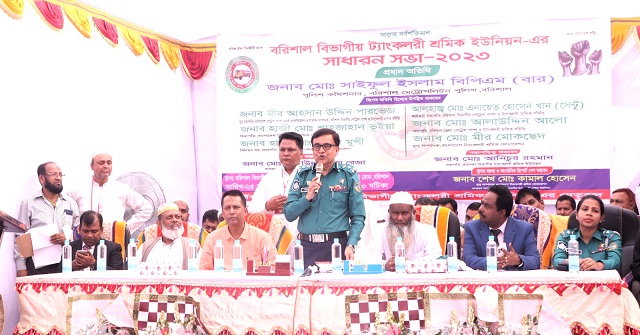 নিউমার্কেটে সংঘর্ষ: নাহিদকে বেধড়ক পেটায় সিয়াম, কোপায় ইমন