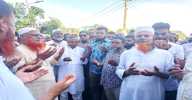 দৌলতখানে প্রয়াত নেতারদের কবর জিয়ারত করলেন হাফিজ ইব্রাহিম