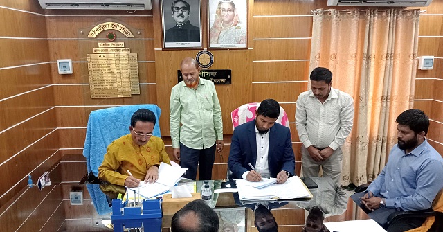 মঠবাড়িয়ায় পৌর প্রশাসকের দায়িত্ব নিলেন উপজেলা নির্বাহী কর্মকর্তা 