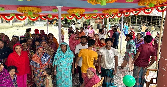  বিজয়ী প্রার্থীর সমর্থকদের হামলার ভয়ে নৌকার প্রার্থীর বাড়িতে কর্মী-সমর্থকদের আশ্রয়