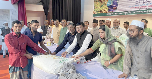 শেখ হাসিনার সরকার বিনামূল্যে কৃষকদের সার দিচ্ছেন: এমপি শাওন