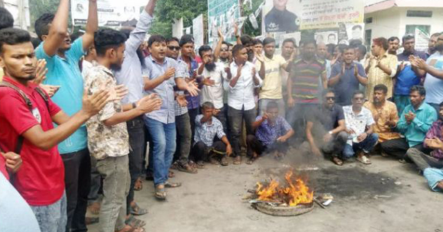 সিইসির পদত্যাগের দাবিতে গাইবান্ধায় আ. লীগের সড়ক অবরোধ