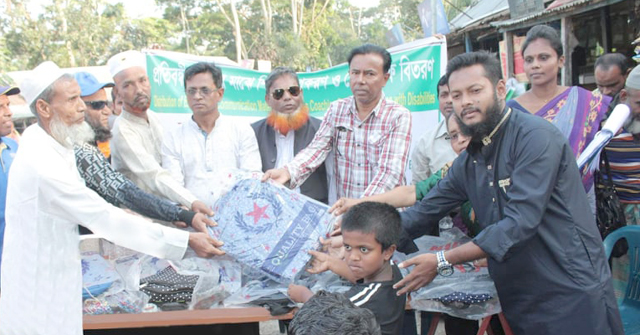  আগৈলঝাড়ায় প্রতিবন্ধী শিশুদের মাঝে নগদ অর্থ ও শিক্ষা উপকরণ বিতরণ