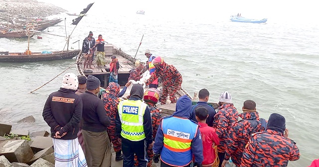 ভোলায় মেঘনা নদীতে ট্রলারডুবি, বাবা-ছেলে নিখোঁজ 