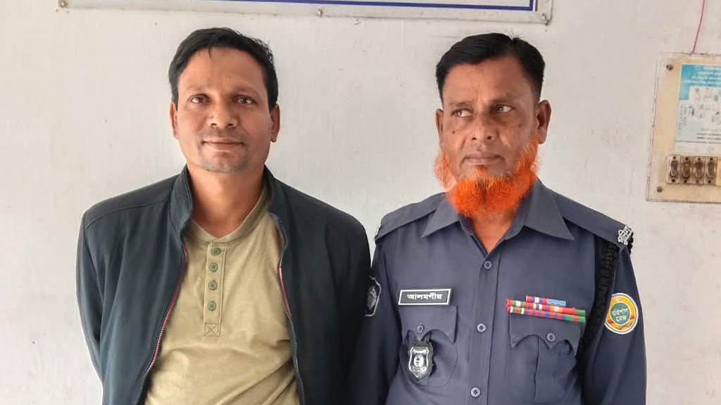 সাবেক স্বরাষ্ট্রমন্ত্রীর গাড়িবহরে হামলা: যুবলীগ নেতা গ্রেপ্তার