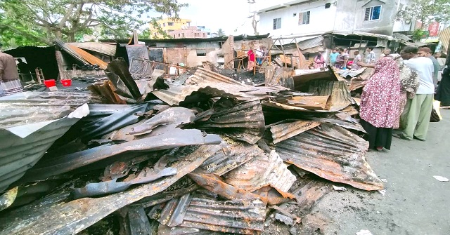  ধামুরা বন্দরে ভয়াবহ অগ্নিকাণ্ডে ৮ ব্যবসা প্রতিষ্ঠান ভস্মীভূত